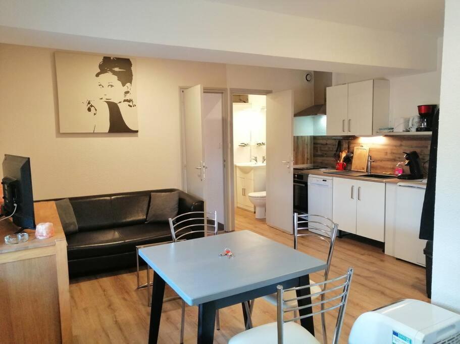 Joyeuse, Superbe D'environs 30m2.