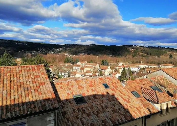 Joyeuse, Superbe Appartement D\'Environs 30M2.