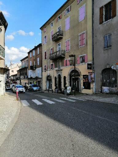 Joyeuse, Superbe D'environs 30m2. *