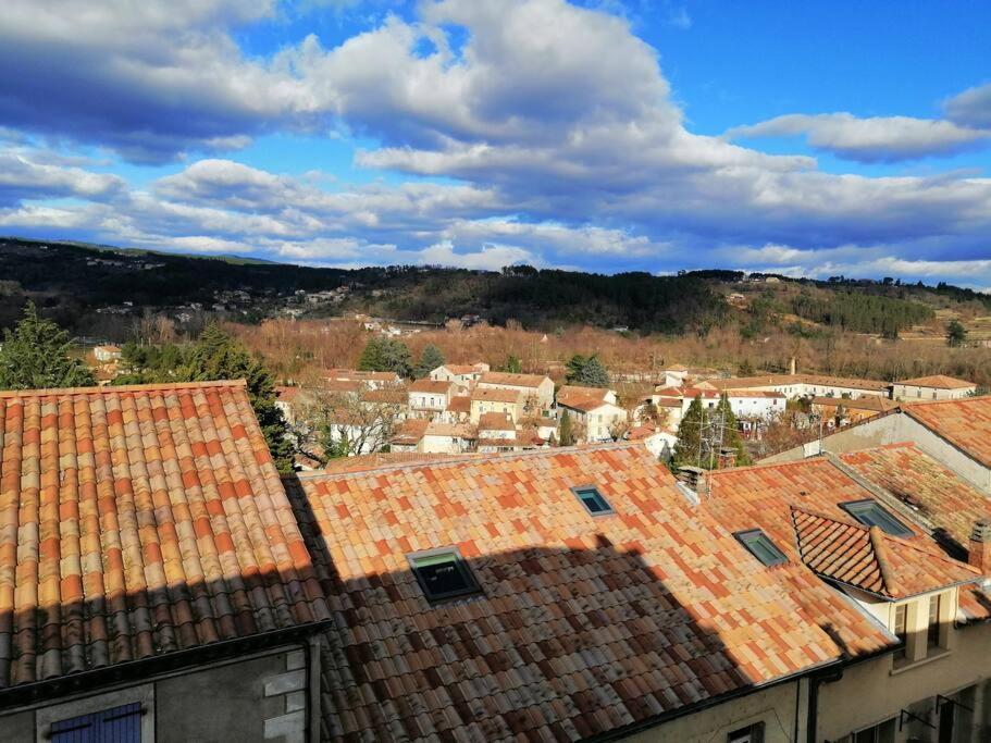 Joyeuse, Superbe D'environs 30m2.