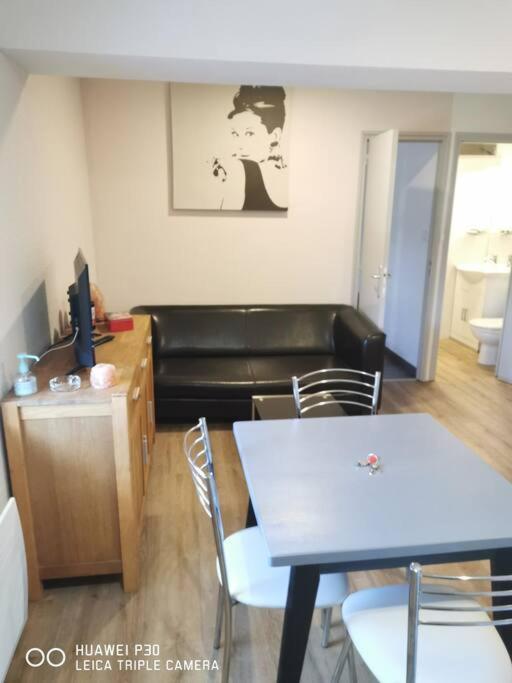 Joyeuse, Superbe D'environs 30m2. Joyeuse